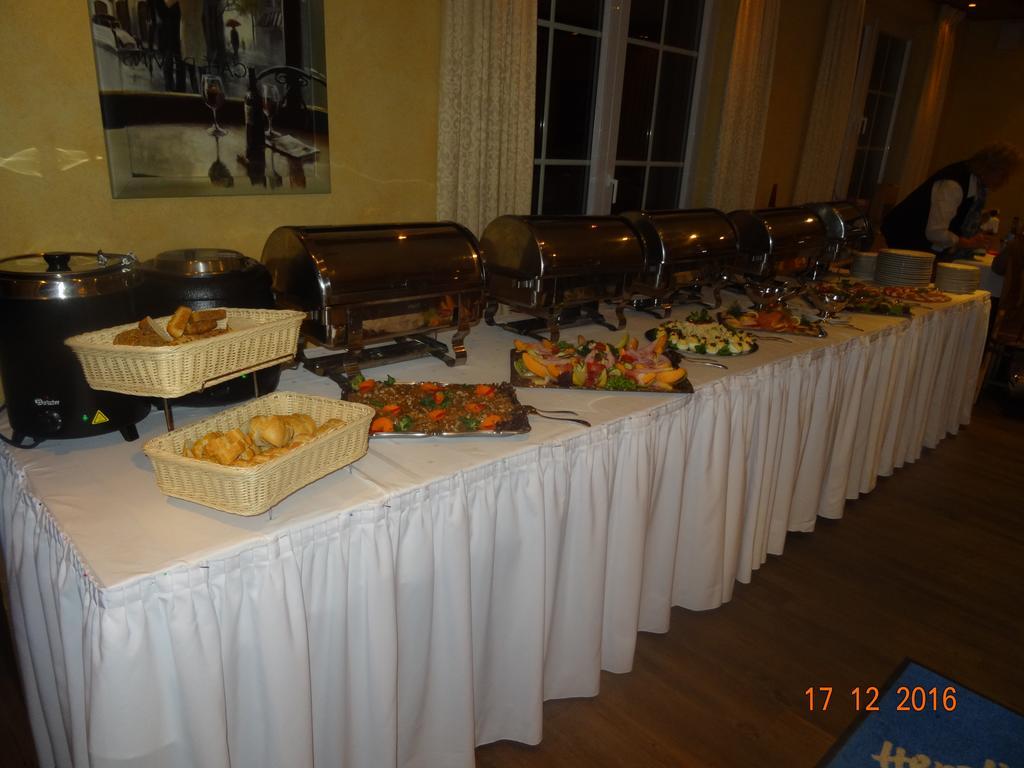 Hotel 4 Jahreszeiten Mit Restaurant Albstadt Bagian luar foto